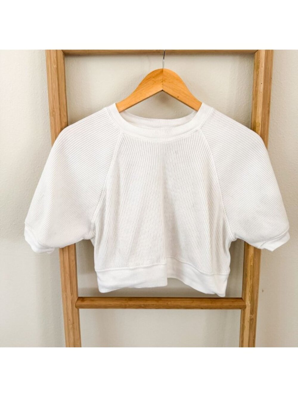 Urban Outfitters White Ribbed Cropped Sweatshirt Top Short Sleeve Medium
